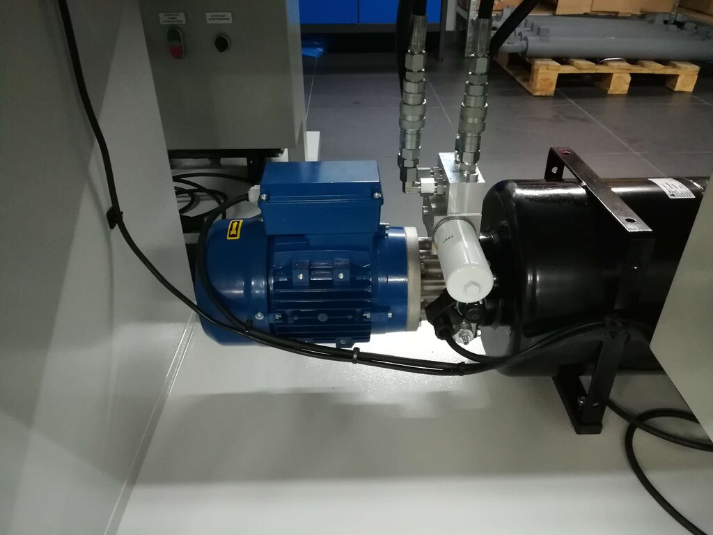 Hydraulic double-sided test bench with fixed displacement pump (DMSD-01) from Iventec