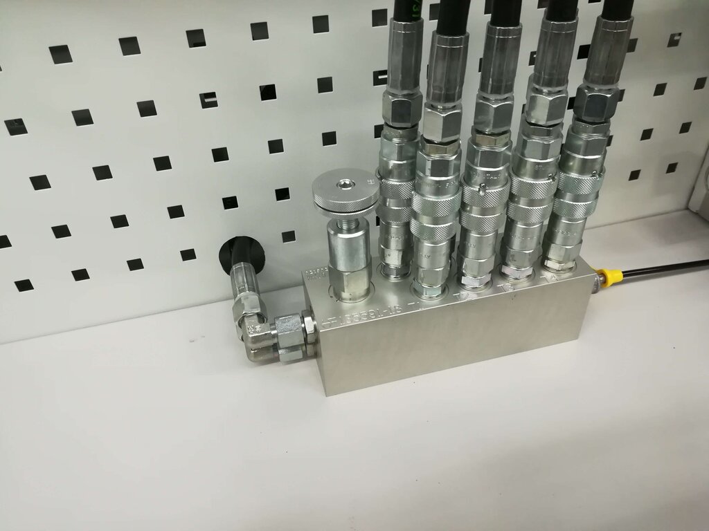 Hydraulic double-sided test bench with fixed displacement pump (DMSD-01) from Iventec