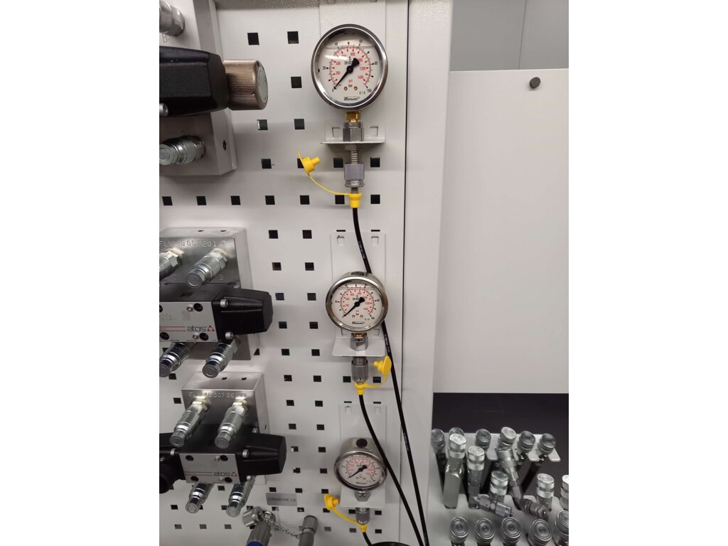 Hydraulic double-sided test bench with variable displacement pump (DMSD-02) from Iventec